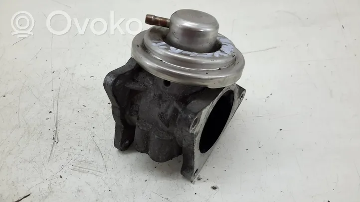 Volkswagen Touran I Throttle valve 038129637D