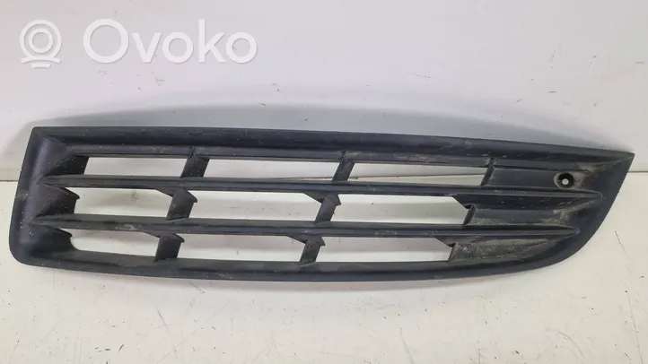 Volkswagen PASSAT B6 Grille inférieure de pare-chocs avant 3C0853665B