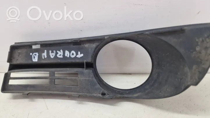 Volkswagen Touran I Mascherina inferiore del paraurti anteriore 1T0853666A