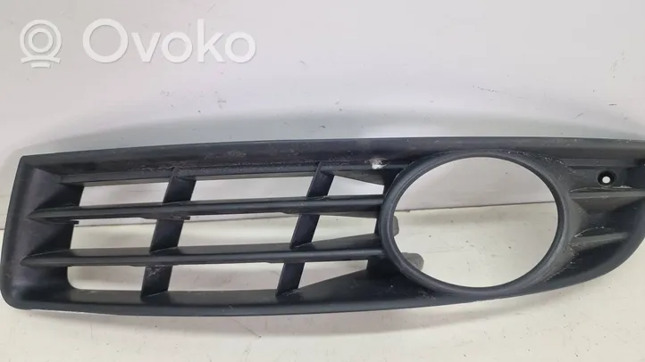 Volkswagen PASSAT B6 Priešrūkinio žibinto apdaila/ grotelės 3C0853665A