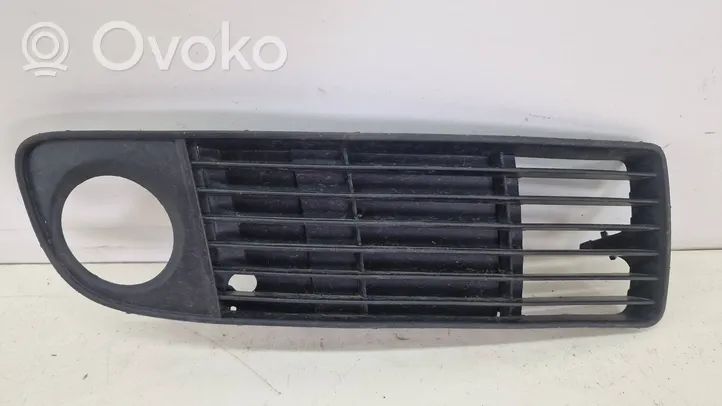 Audi A6 S6 C5 4B Pretmiglas luktura dekoratīvais režģis 4B0807682S