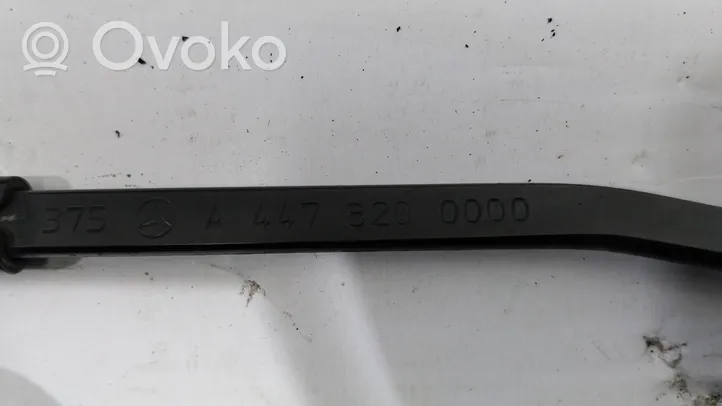 Mercedes-Benz Vito Viano W447 Priekinio stiklo valytuvų kojelė A4478200000