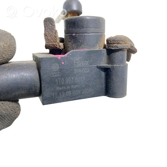 Audi A5 8T 8F Aizmugurē balstiekārtas augstuma sensors 1T0907503A