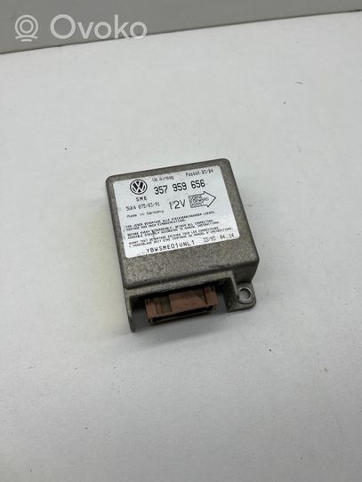 Volkswagen PASSAT B3 Airbag control unit/module 357959656