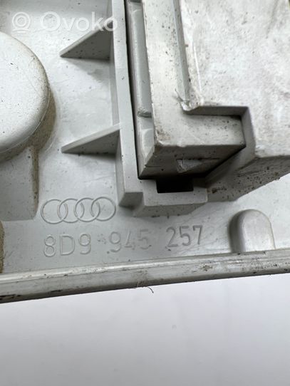 Audi A4 S4 B5 8D Wkład lampy tylnej 8D9945257