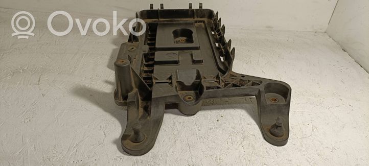 Volkswagen Golf VI Support boîte de batterie 1K0915333C