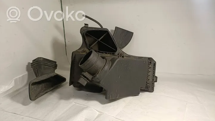 Audi A4 S4 B8 8K Boîtier de filtre à air 8K0133843E