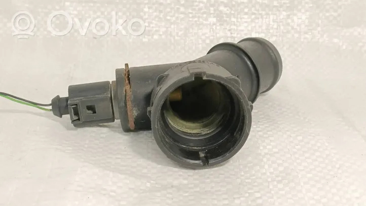 Volkswagen Golf V Tuyau de liquide de refroidissement moteur 1K0122291AE