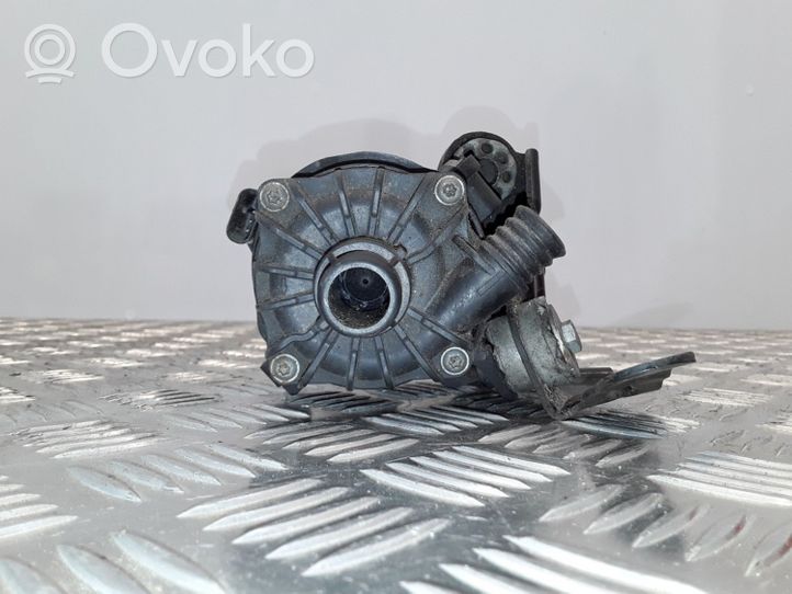 BMW X5 E70 Pompe de circulation d'eau 7584088