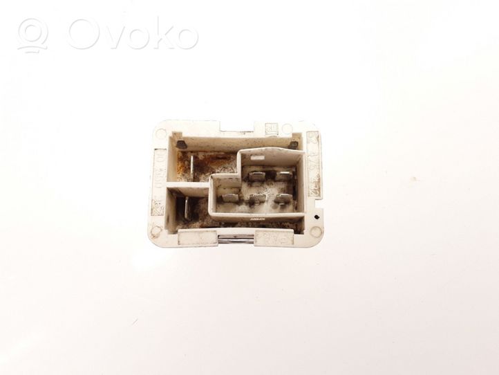 Opel Astra H Coolant fan relay 90560362