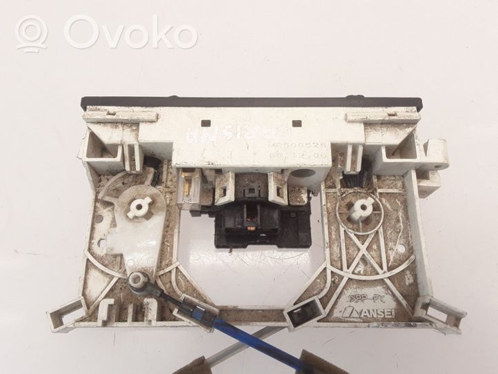 Mitsubishi Carisma Ilmastoinnin ohjainlaite MR500528