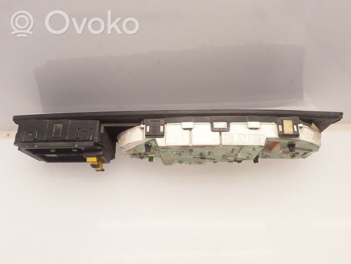 Opel Omega B1 Speedometer (instrument cluster) 90493819