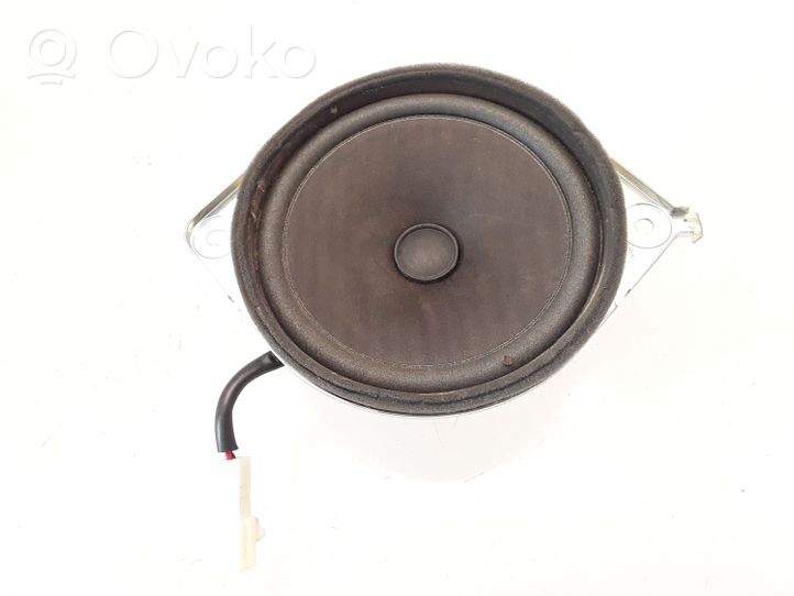 Toyota RAV 4 (XA20) Rear door speaker 8616042080