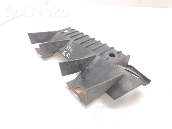 Volvo S40, V40 Support de pare-chocs arrière 84660