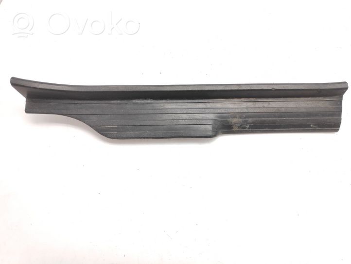 Volkswagen PASSAT B2 Copertura del rivestimento del sottoporta posteriore 323853805A