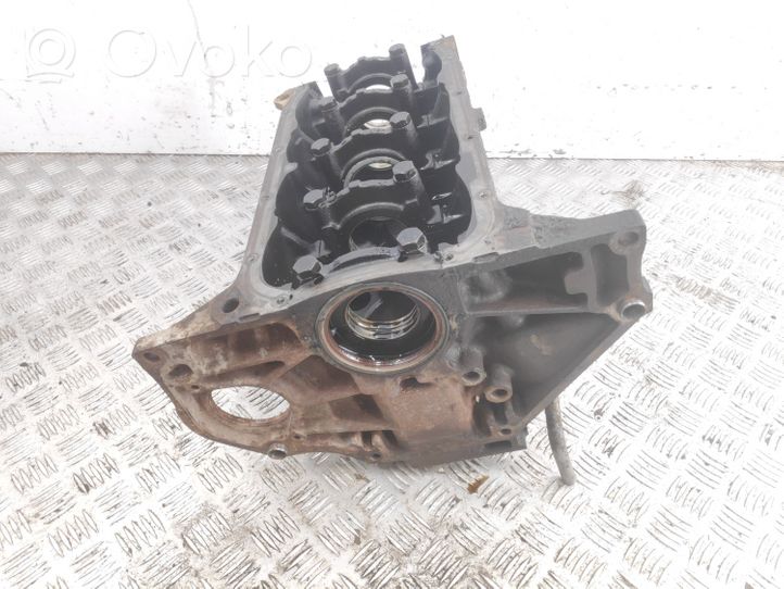 Opel Vectra B Blok silnika 90400