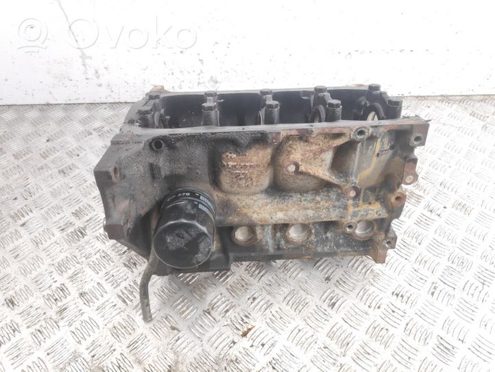 Opel Vectra B Blok silnika 90400