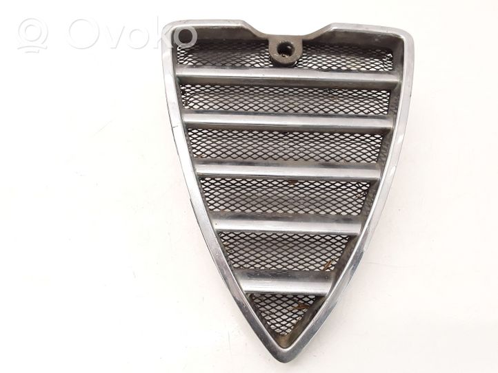 Alfa Romeo 166 Grille calandre supérieure de pare-chocs avant 