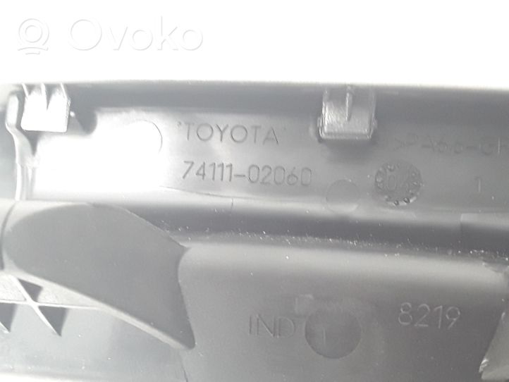 Toyota Corolla E120 E130 Auton tuhkakuppi 7411102060