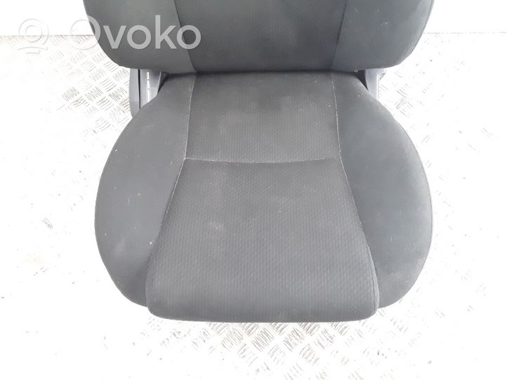 Toyota Corolla E120 E130 Priekinė keleivio sėdynė 