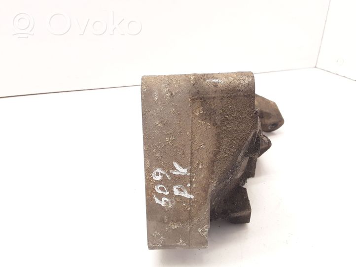 Honda Legend III KA9 Engine mounting bracket 