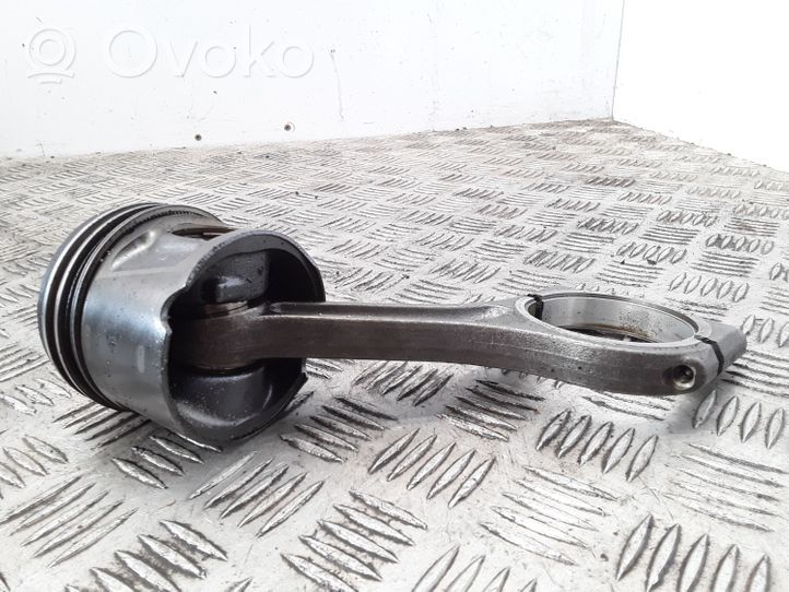 Peugeot 607 Piston avec bielle H268X