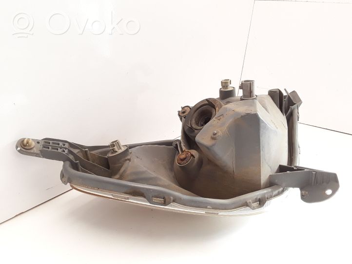 Toyota Yaris Verso Lampa przednia E49557