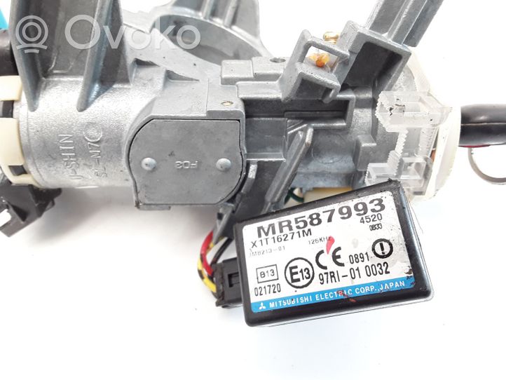 Mitsubishi Lancer Komputer / Sterownik ECU i komplet kluczy MN132618