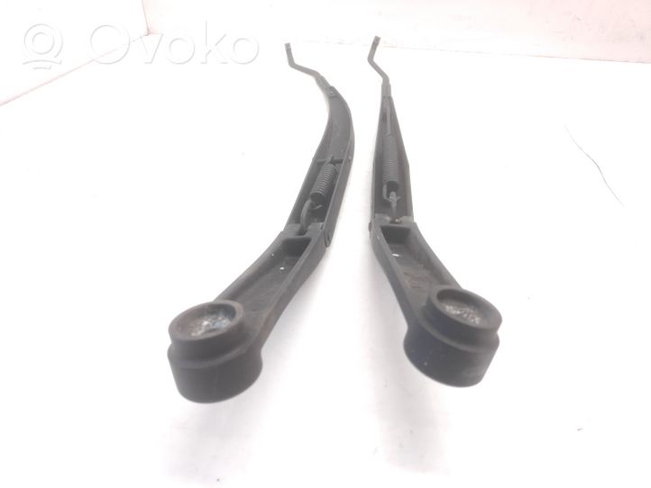 Hyundai Grandeur Front wiper blade arm 