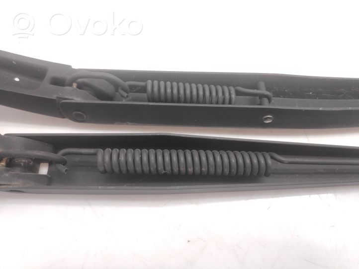 Hyundai Grandeur Front wiper blade arm 