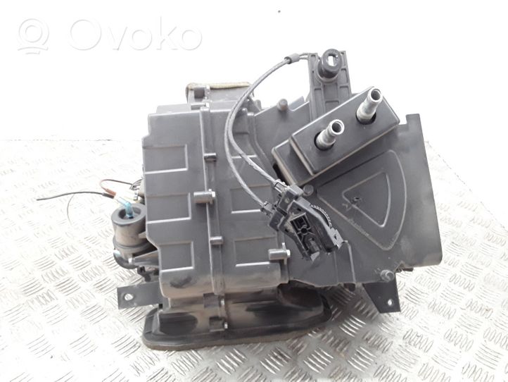 Ford Maverick Salono oro mazgo plastikinis korpusas YL8H18A532AC