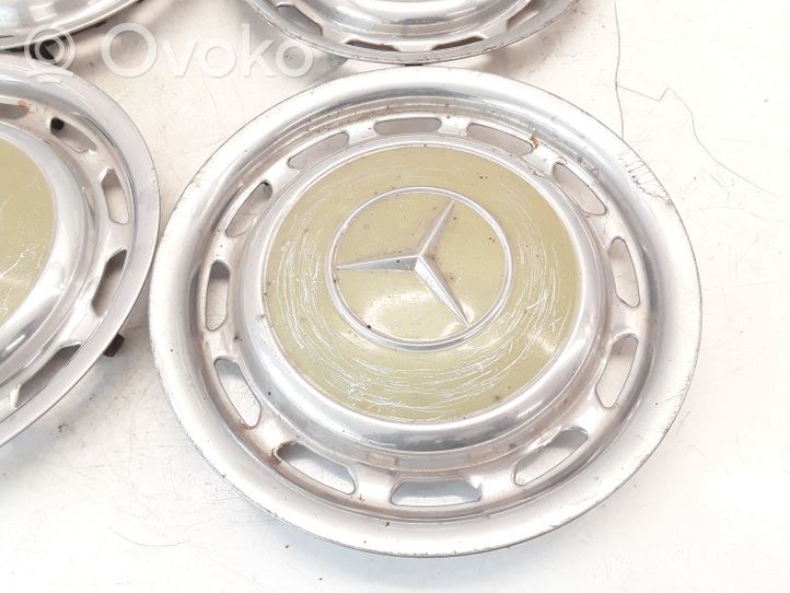 Mercedes-Benz W123 R 14 riteņa dekoratīvais disks (-i) 