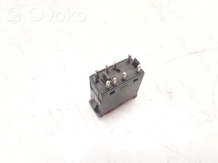 Mercedes-Benz W123 Hazard light switch 0008209010