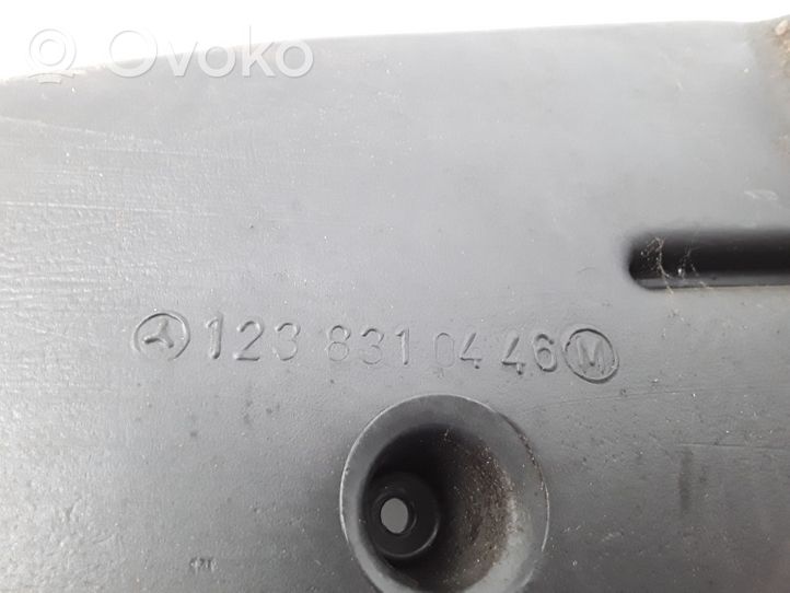 Mercedes-Benz W123 Salono oro latakas (-ai) 1238310446