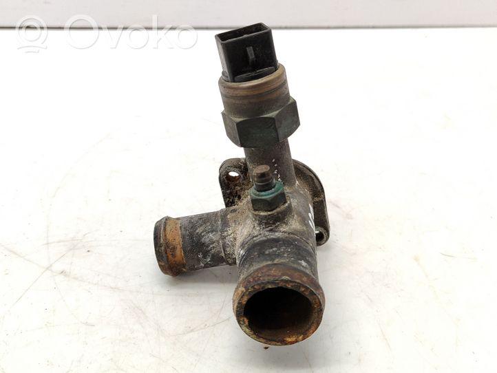 Audi 80 90 B2 Engine coolant pipe/hose 026121133