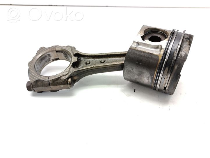 Opel Astra H Piston with connecting rod P885