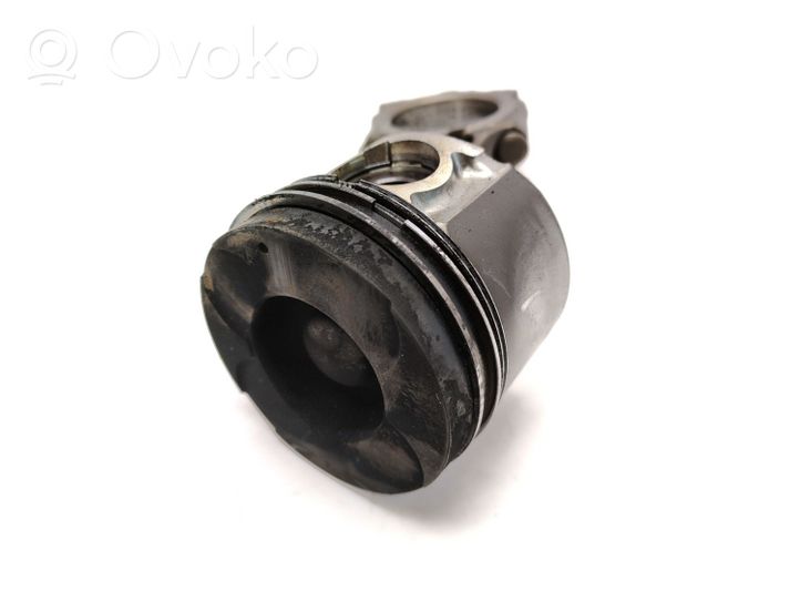 Opel Astra H Piston with connecting rod P885