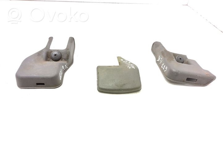 Mazda 929 Rivestimento del binario sedile anteriore del conducente H26057078