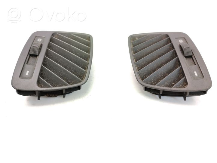 Audi A6 S6 C5 4B Lango oro grotelės 4B0819793