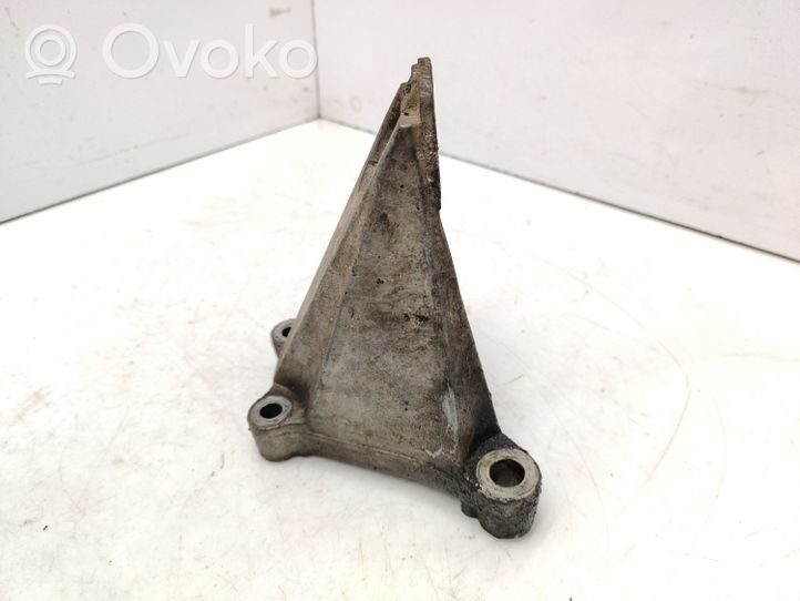 Honda Legend III KA9 Engine mounting bracket 