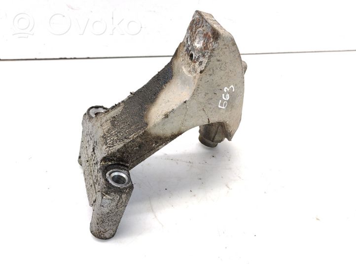 Honda Legend III KA9 Engine mounting bracket 