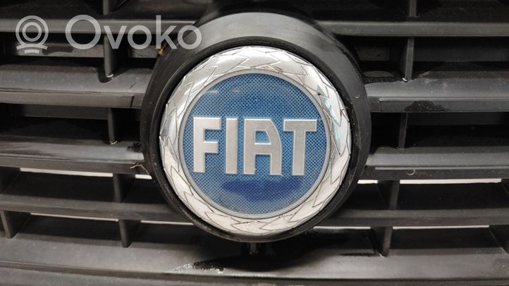 Fiat Doblo Etupuskurin ylempi jäähdytinsäleikkö 735395576