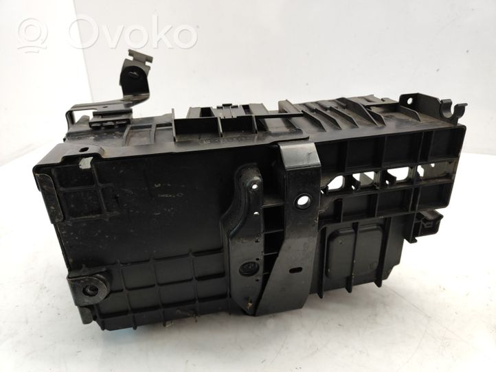 Opel Astra J Support boîte de batterie 13354420