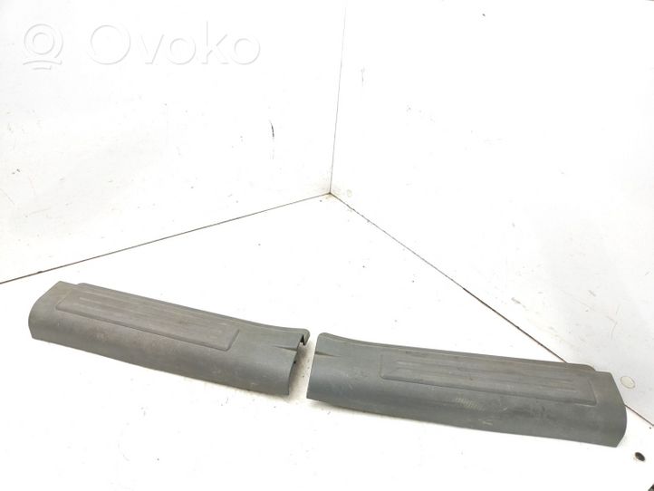 Suzuki Forenza Moldura protectora del borde trasero 96555528