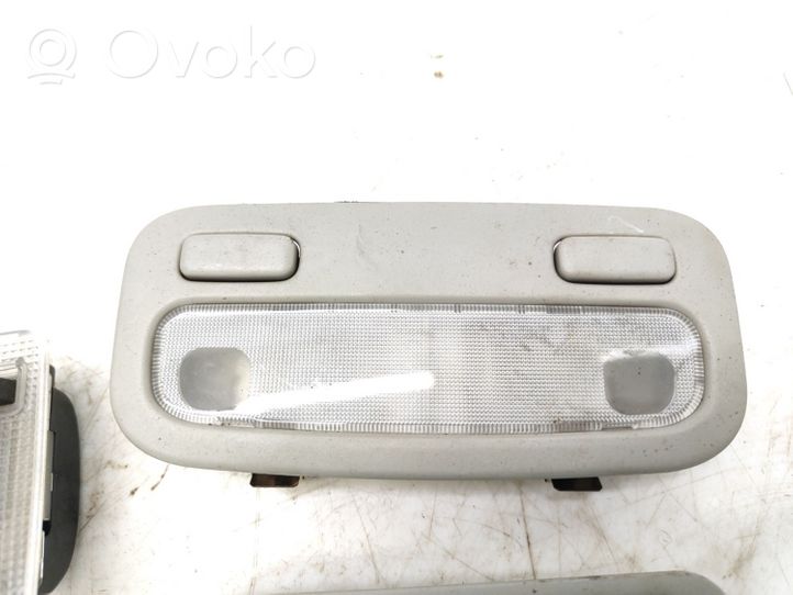 Toyota Corolla E120 E130 Luz del asiento delantero 8124005040