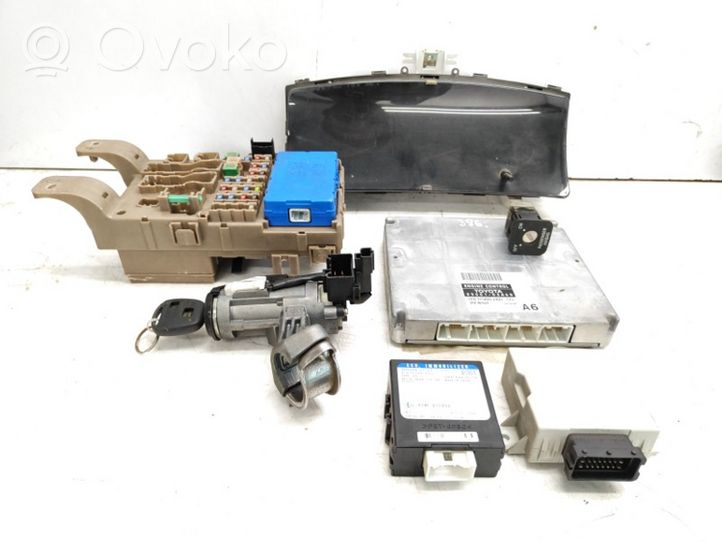 Toyota Corolla E120 E130 Juego de cerradura y set ECU del motor 8966102A60