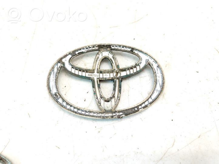 Toyota Corolla E120 E130 Logo, emblème de fabricant 3280T010