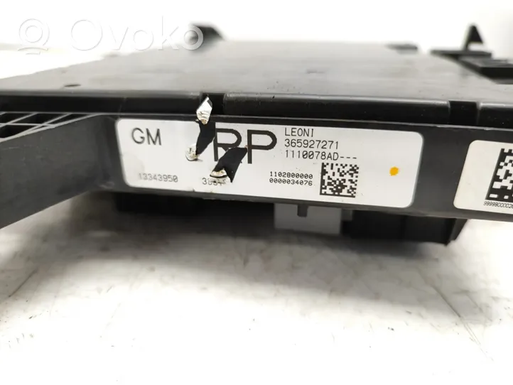 Opel Astra J Module de fusibles 13343950