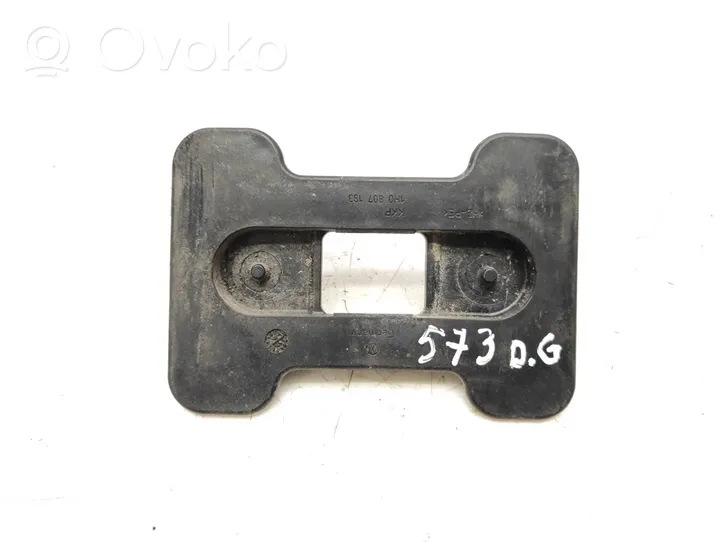 Volkswagen Golf III Support de pare-chocs arrière 1H0807193