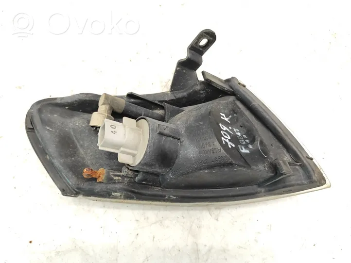 Mazda 626 Indicatore di direzione anteriore 21061822